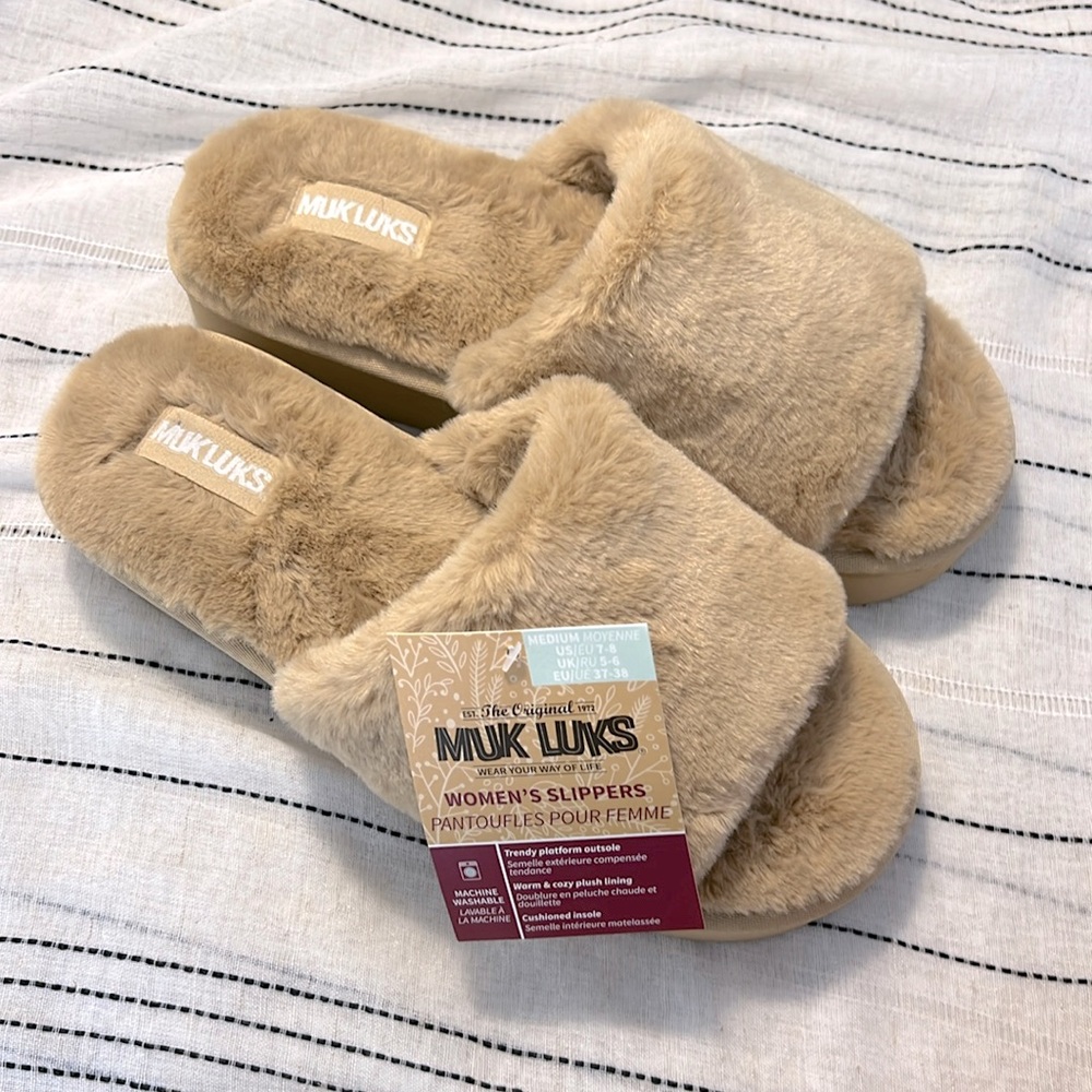 Muk Luks Original Platform Slippers - brand new!